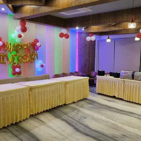 V Square Airport Hotel Lucknow Ngoại thất bức ảnh