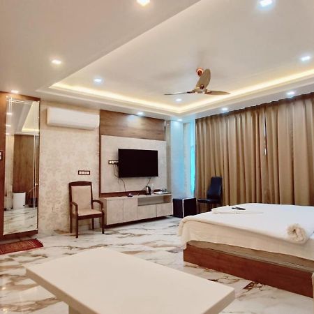 V Square Airport Hotel Lucknow Ngoại thất bức ảnh