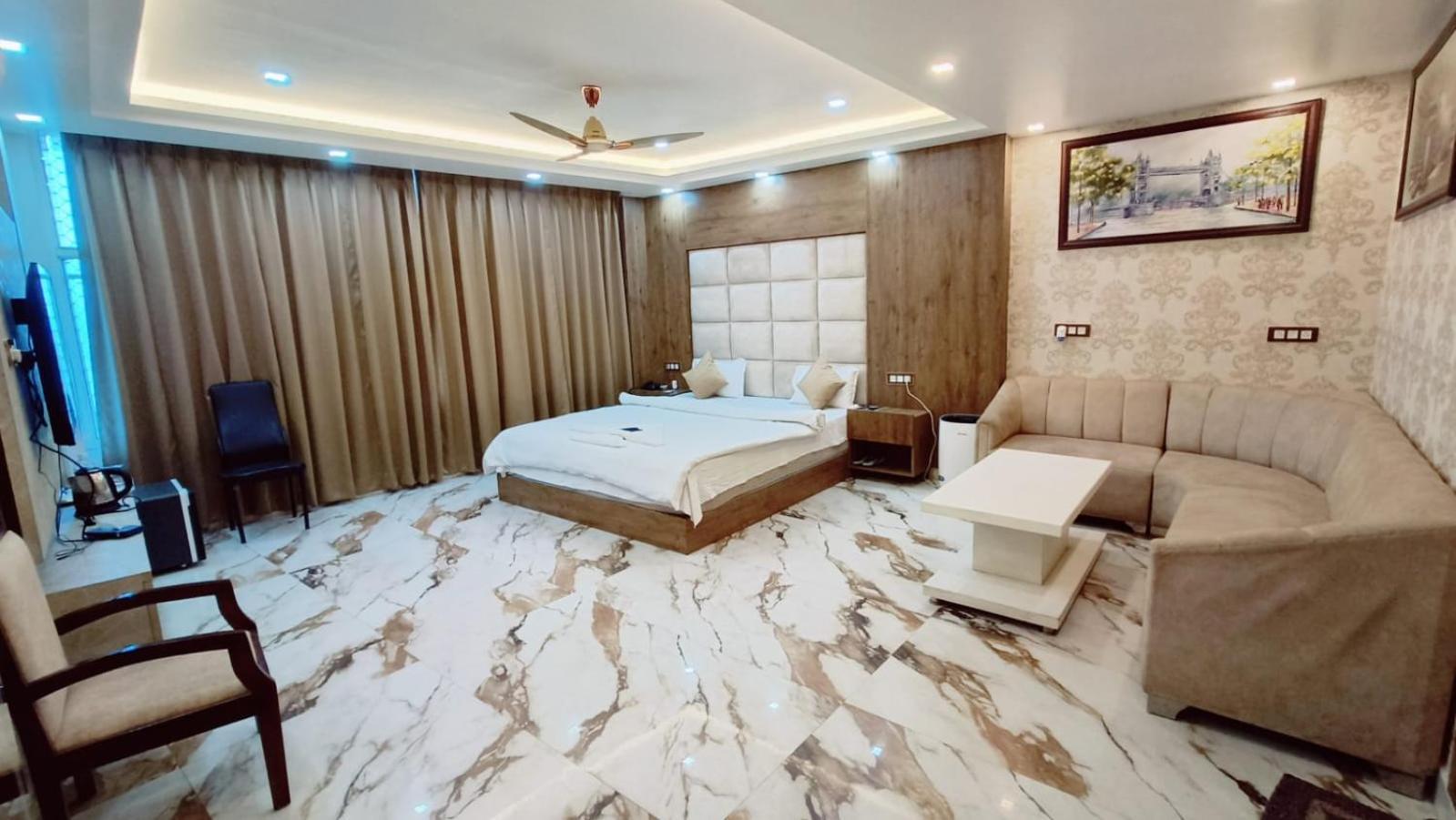 V Square Airport Hotel Lucknow Ngoại thất bức ảnh