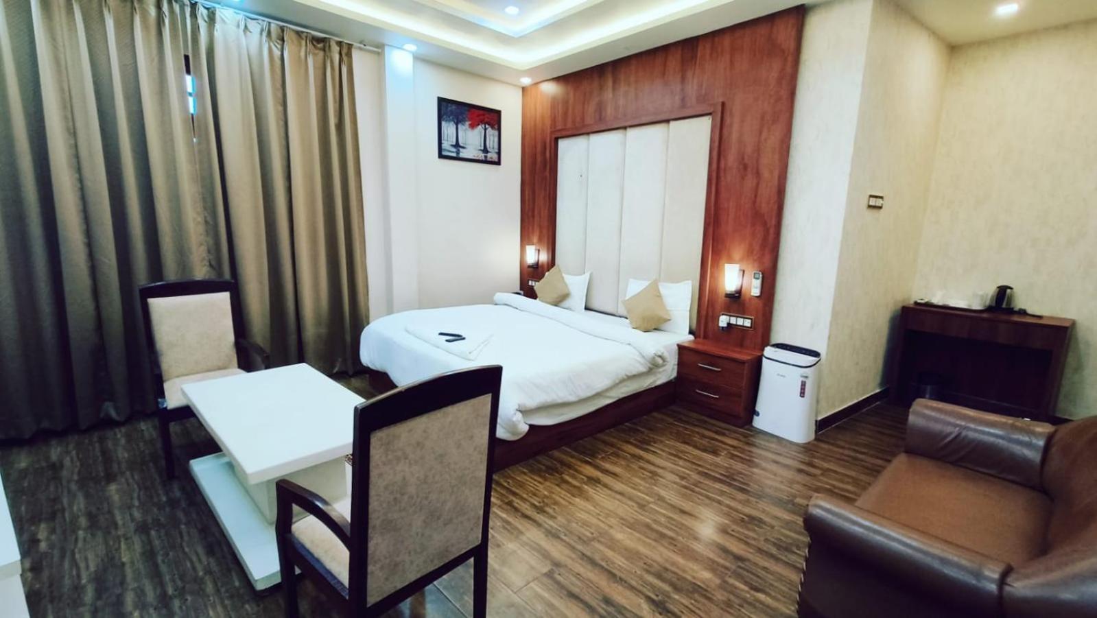 V Square Airport Hotel Lucknow Ngoại thất bức ảnh