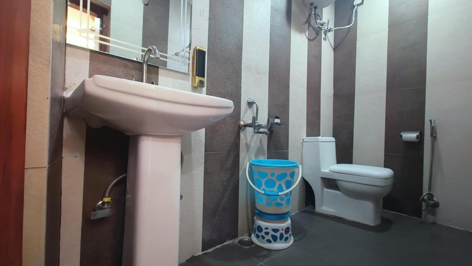 V Square Airport Hotel Lucknow Ngoại thất bức ảnh