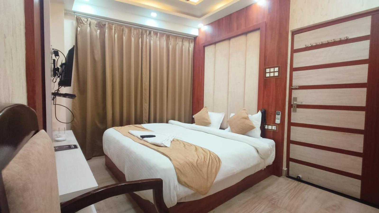 V Square Airport Hotel Lucknow Ngoại thất bức ảnh